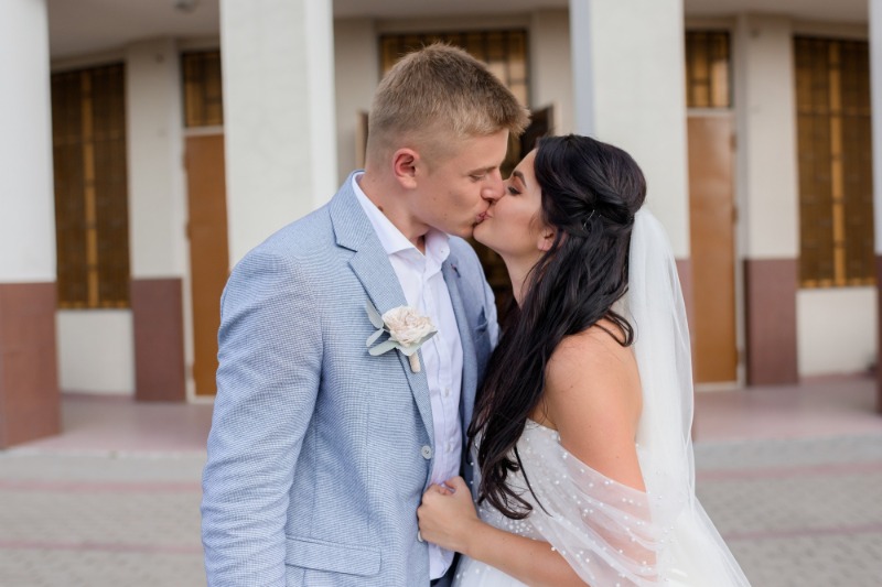 HOCHZEITSFOTOGRAF SOLINGEN. Erlebe unvergessliche Hochzeitsfotos und beeindruckende Hochzeitsreportagen in Solingen – wo Deine Traumhochzeit mit jedem Detail zum Leben erwacht! Als Brautpaar genießt Du hier nicht nur professionelle Fotografie, sondern auch ein maßgeschneidertes Erlebnis, das Deine Liebesgeschichte in einem einzigartigen Licht erscheinen lässt